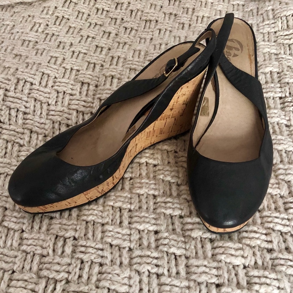 🆕 BATA WEDGES IN BLACK AND CORK!